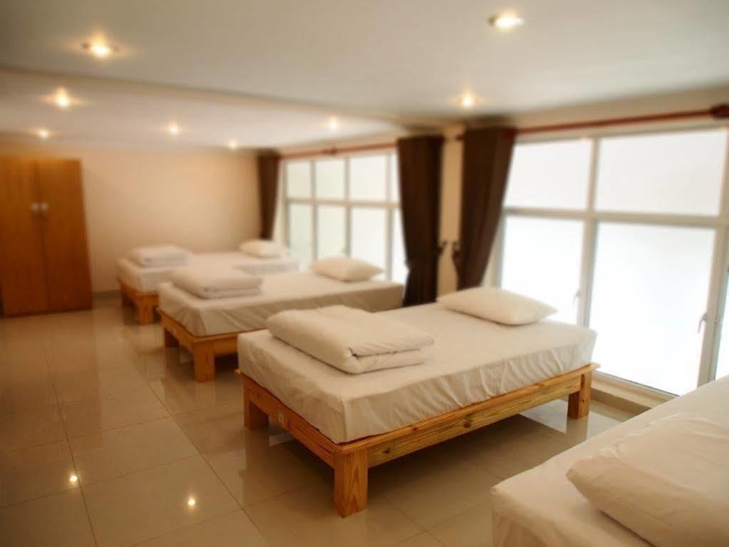 Top Hostel Phnom Penh Esterno foto